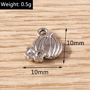 Detailed close-up of 10mm silver pumpkin charm showing dimensions and 0.5g weight info