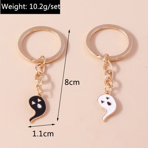 Detailed size view of black and white ghost keychains with dimensions and weight info