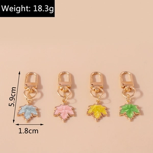 Detailed view of maple leaf keychains showing dimensions 5.9cm x 1.8cm and 18.3g weight
