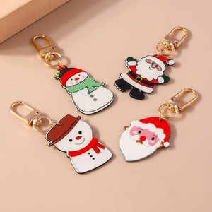 Lot de porte-clés bonhomme de neige et Père Noël avec fermoirs dorés sur fond beige