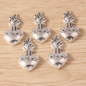 Set of 5 vintage silver alloy sacred heart crown pendants for DIY keychain making