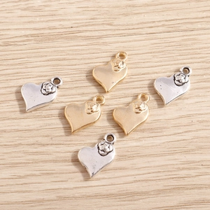 Pendentifs cœur avec relief floral en alliage doré et argenté pour bijoux DIY