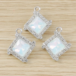 Set di ciondoli quadrati con strass e montatura in argento per creazione gioielli