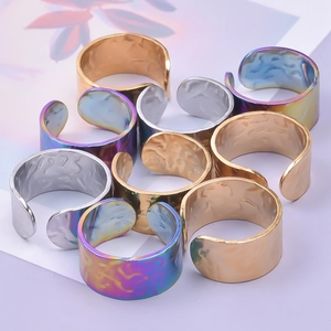 Adjustable 304 stainless steel rings with hammer pattern in gold, silver, and rainbow finish