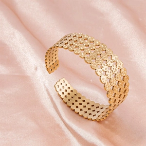 Bracelet Manchette Large en Acier Inoxydable Martelé Creux pour Femme Bracelet Ouvert Géométrique Réglable Bijoux Cadeau