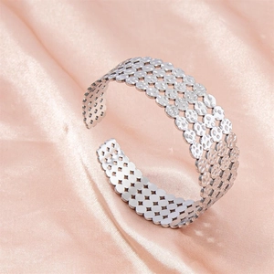 Bracelet jonc ouvert en acier inoxydable plaqué or avec motif texturé à pois creux