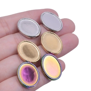 Vue macro de bases de boucles d'oreilles ovales en acier inoxydable 304 argent et doré