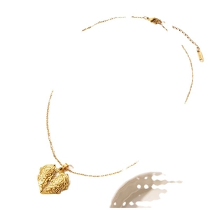 Collana minimalista in acciaio inossidabile placcata oro 18k con pendente a cuore inciso