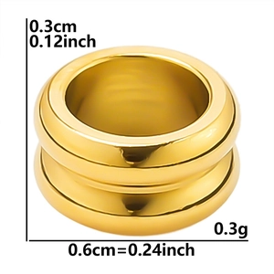 Makro-Detail einer 0,3 cm vergoldeten 304 Edelstahlperle mit Abmessungen und Gewicht