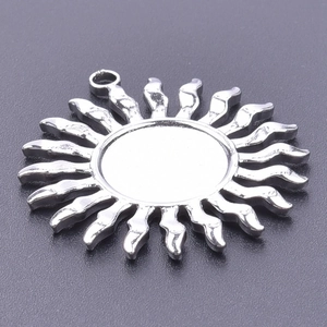 Detalle de base de colgante de sol en acero inoxidable con bandeja redonda para DIY