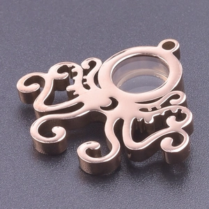 Détail du pendentif pieuvre en or rose avec fenêtre en verre et acier inoxydable poli
