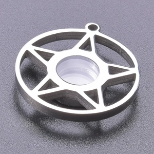 Macro-opname van 304 roestvrijstalen pentagram medaillon met glas voor DIY fotohanger-accessoire