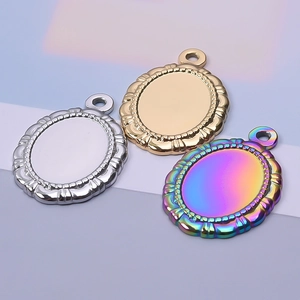 Set de tres colgantes gota de acero inoxidable en oro, plata y efecto arcoíris
