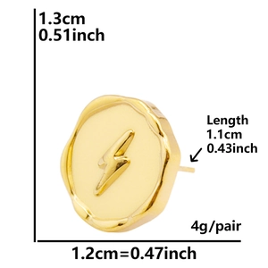 Détail montrant les dimensions des boucles d'oreilles cœur en acier inoxydable 304