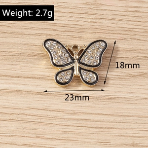 Vue détaillée du pendentif papillon en strass de taille 18mm x 23mm et poids 2,7g