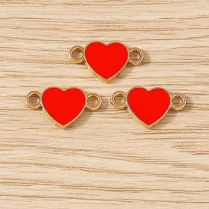 Set mit drei roten Emaille-Herzanhängern mit vergoldeten Doppelringen für DIY-Schmuck
