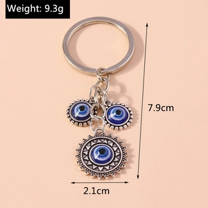 Detail showing the dimensions and weight of the silver evil eye keychain accessory