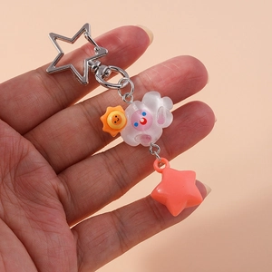 Porte-clés mignon avec breloques nuage et étoile en résine et fermoir en métal argenté