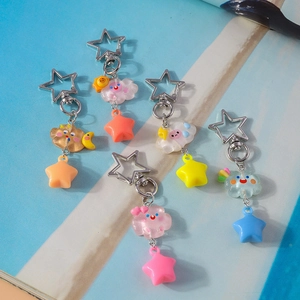 Cinq porte-clés nuages et étoiles colorés avec expressions mignonnes et crochets argent