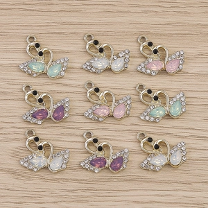Pendentifs cygne élégants avec cristaux et base en métal doré pour la création de bijoux