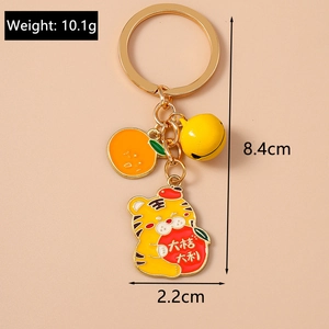 Détail du porte-clés tigre mignon avec pendentif orange et clochette dorée, 8.4cm x 2.2cm