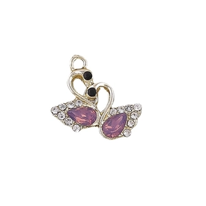Pendentif double cygne élégant avec pierres violettes et strass blancs sur monture dorée