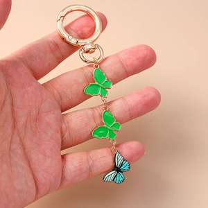 Porte-clés papillon créatif avec ailes en émail vert et bleu et finition dorée