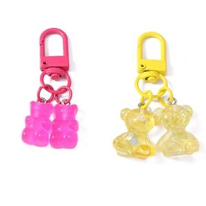 Simpatici portachiavi a forma di orsetto nei colori rosa e giallo con ganci metallici a D