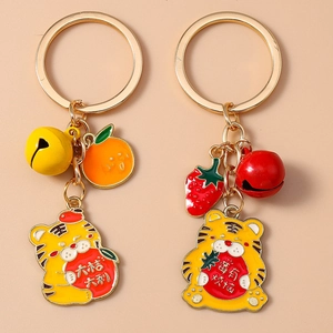 Porte-clés tigre mignon avec breloques orange et fraise et petites cloches colorées