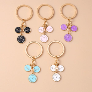Porte-clés en Alliage de Zinc Avec Pendentif Horloge et Lettres Mom Cadeau Fête des Mères Accessoire Sac à Dos Émail Rond