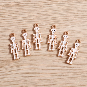 Pendentifs squelette d'Halloween plaqués or avec émail blanc pour création de bijoux