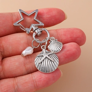Fashionable starfish seashell keychain with pearl heart charms and silver star spring clasp