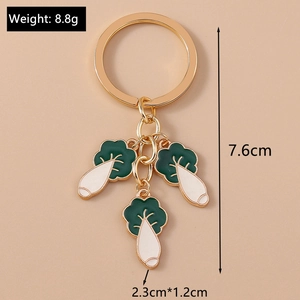 Vue détaillée du porte-clés en alliage avec pendentifs de chou en émail blanc et vert