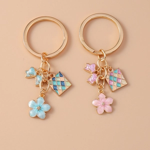Dolce Portachiavi a Forma di Fiore di Ciliegio con Fiocco in Lega Smaltato Placcato Oro Pendente per Borsa Accessori per Donne Ragazze Regalo