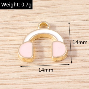 Vue détaillée du pendentif casque en émail rose 14x14mm avec dimensions et poids 0,7g
