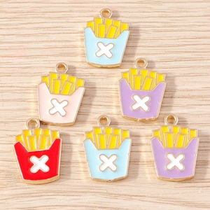 Détails de breloques frites en émail coloré avec anneaux de suspension en alliage doré