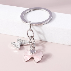Eleganter Schmetterling-Schlüsselanhänger mit rosa Schleife und Kristallakzenten