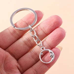 Vintage Silver Metal Moon Face Star Keychain Classic Design Moon Star Bag Charm Personal Gift Unisex Decorative Key Ring