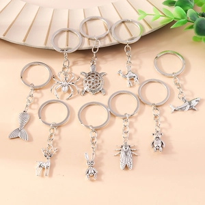 Porte-clés animaux classiques en argent antique avec requin, tortue et chameau