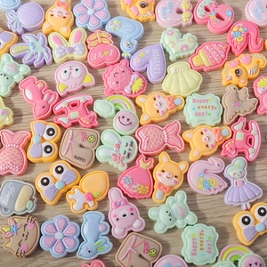 Bunte Mischung aus Cartoon Tier- und Regenbogen-Harzanhängern für DIY-Schmuck