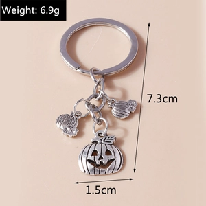 Detail of Halloween pumpkin keychain with dimensions 7.3cm height and 6.9g weight