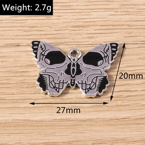 Macro detail of gothic bat butterfly charm with skull design, 27x20mm size and 2.7g weight