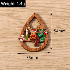 Vista detallada del colgante navideño de madera con diseño de reno JOY, medida 54x35 mm