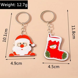 Détails des porte-clés Père Noël et chaussette dimensions 10,1x4,9cm et 11,8x4,5cm