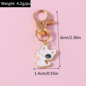 Détail du porte-clés chat en émail blanc avec poids de 4,2 g et longueur de 6 cm