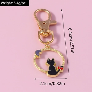 Détail du porte-clés chat sur la lune montrant la longueur de 6,4cm et le pendentif