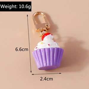 Detailansicht Cupcake-Schlüsselanhänger mit Maßen 6,6 cm Höhe und 10,6 g Gewicht