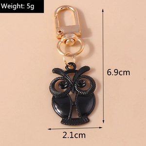 Vue détaillée du porte-clés hibou noir avec dimensions 6,9cm et poids de 5g