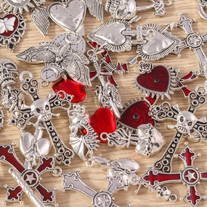 Set di ciondoli gotici a cuore e croce in argento antico per creazione di gioielli