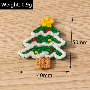 Detail view of 50mm embroidered Christmas tree patch with dimensions and 0.9g weight